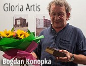 Gloria Artis dla Bogdana Konopki podczas wernisażu jego wystawy